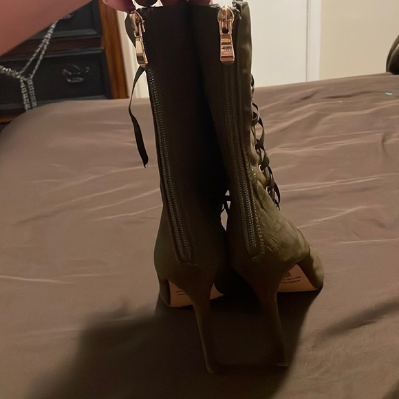 Suede Green ties up heels 👠 - Picture 3 of 6
